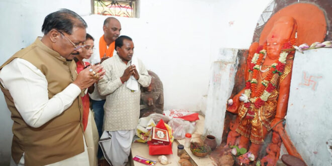 मुख्यमंत्री विष्णुदेव साय ने ऐतिहासिक चतुर्भुज विष्णु मंदिर में की पूजा-अर्चना, प्रदेश की सुख-समृद्धि की कामना……