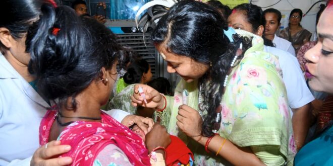 अबूझमाड़ से गूंजा स्वस्थ भारत का संकल्प: राष्ट्रीय पल्स पोलियो अभियान का शुभारंभ, मंत्री लक्ष्मी राजवाड़े ने बच्चों को पिलाई पोलियो रोधी खुराक….