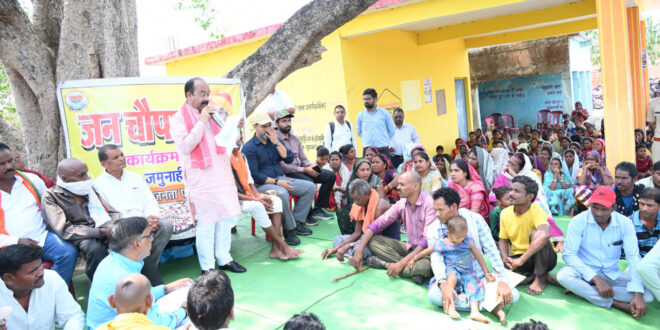 उप मुख्यमंत्री अरुण साव ने एटीआर क्षेत्र के गांवों में लगाई जनचौपाल, ग्रामीणों की सुनी समस्याएं, अधिकारियों को त्वरित निराकरण के दिए निर्देश…