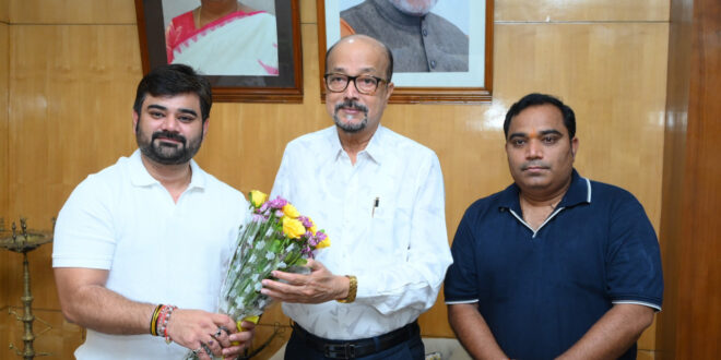 राज्यपाल रमेन डेका से छत्तीसगढ़ कायाकिंग-कैनोइंग एसोसिएशन के पदाधिकारियों ने भेंट की…..