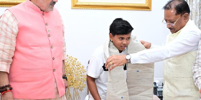 श्रीलंका दौरे के लिए भारतीय अंडर-19 महिला क्रिकेट टीम की उपकप्तान बनीं महक नरवासे : मुख्यमंत्री विष्णु देव साय ने किया सम्मानित…..