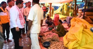 मर्दापाल के साप्ताहिक बाजार में अचानक पहुंचे उप मुख्यमंत्री विजय शर्मा, स्थानीय लोगों से की आत्मीय मुलाकात….