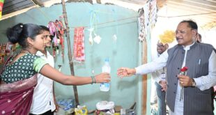 ’जब मुख्यमंत्री रुके एक छोटी-सी किराना दुकान पर… और सामने थी बदलाव की बड़ी कहानी’, मुख्यमंत्री विष्णु देव साय ने पानी की बोतल खरीदकर बढ़ाया हौसला, कहा- यही है नए बीजापुर की तस्वीर……