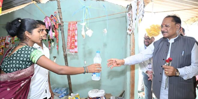 ’जब मुख्यमंत्री रुके एक छोटी-सी किराना दुकान पर… और सामने थी बदलाव की बड़ी कहानी’, मुख्यमंत्री विष्णु देव साय ने पानी की बोतल खरीदकर बढ़ाया हौसला, कहा- यही है नए बीजापुर की तस्वीर……