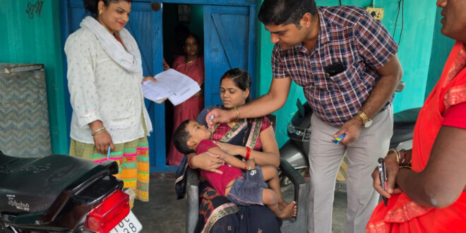 जिला टीकाकरण अधिकारी स्वयं उतरे पल्स पोलियो अभियान में, घर-घर पहुंचकर बच्चों को पिलाई “दो बूंद जिंदगी की”….