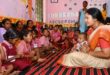 महिला एवं बाल विकास मंत्री लक्ष्मी राजवाड़े का सुकमा दौरा: बच्चों के बीच बैठकर पढ़ी एबीसीडी, महिला स्वावलंबन और पुनर्वास व्यवस्था का किया जमीनी निरीक्षण