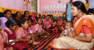 महिला एवं बाल विकास मंत्री लक्ष्मी राजवाड़े का सुकमा दौरा: बच्चों के बीच बैठकर पढ़ी एबीसीडी, महिला स्वावलंबन और पुनर्वास व्यवस्था का किया जमीनी निरीक्षण