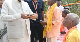’ज्ञान भारतम् अभियान के अंतर्गत बड़े कनेरा में मिलीं 150 वर्ष पुरानी दुर्लभ पांडुलिपियां’, ’मुख्यमंत्री विष्णु देव साय ने किया अवलोकन, कहा – प्राचीन ज्ञान परंपरा हमारी सांस्कृतिक अस्मिता की अमूल्य धरोहर’…..