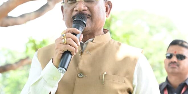 आम की छांव में मुख्यमंत्री की चौपाल : खाट पर बैठे, ग्रामीणों की सुनी बात, मौके पर दिए समाधान, निमधा में नर्सिंग कॉलेज, मिनी स्टेडियम और मंगल भवन की घोषणा….