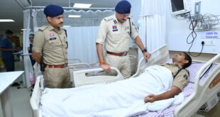 पुलिस कमिश्नर संजीव शुक्ला ने अस्पताल पहुंचकर घायल पुलिस जवानों का जाना हाल…..