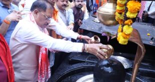 गुरु पूर्णिमा पर कोसमनारा पहुंचे मुख्यमंत्री विष्णु देव साय, सत्यनारायण बाबा धाम में की पूजा-अर्चना…..