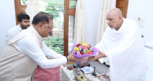 गुरु पूर्णिमा पर मुख्यमंत्री ने अघोर गुरु पीठ बनोरा में किए गुरु दर्शन, बाबा प्रियदर्शी राम से लिया आशीर्वाद….