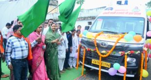 मंत्री लक्ष्मी राजवाड़े ने चांदनी बिहारपुर को दी एम्बुलेंस की सौगात,दिखाई हरी झण्डी