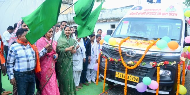 मंत्री लक्ष्मी राजवाड़े ने चांदनी बिहारपुर को दी एम्बुलेंस की सौगात,दिखाई हरी झण्डी
