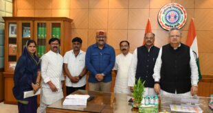 विधानसभा अध्यक्ष डॉ रमन सिंह को बोल बम समिति के संयोजक जितेन्द्र वर्मा ने 17 अगस्त को आयोजित विशाल बोल बम कांवर यात्रा में किया आमंत्रित…