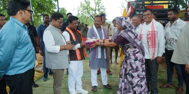 मांझीगुड़ा पहुंचे मंत्री रामविचार नेताम, कृषि यंत्र बैंक का किया निरीक्षण…..