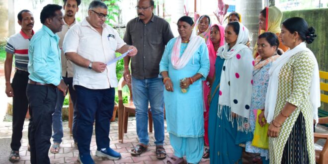 जनदर्शन में पर्यटन एवं संस्कृति मंत्री राजेश अग्रवाल ने सुनीं लोगों की समस्याएं, त्वरित समाधान के दिए निर्देश…..