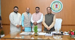 मुख्यमंत्री विष्णु देव साय को बोल बम समिति के संयोजक जितेन्द्र वर्मा ने 17 अगस्त को आयोजित विशाल बोल बम कांवर यात्रा में किया आमंत्रित