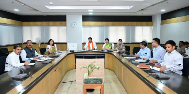 उप मुख्यमंत्री विजय शर्मा ने नक्सल प्रभावित जिलों में विकास और पुनर्वास कार्यों में तेजी लाने के दिए निर्देश, नक्सल प्रकरण वापसी हेतु हर सप्ताह होगी बैठक, प्रभावित परिवारों को मिले हर संभव सहायता…..