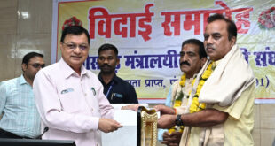 मंत्रालय के तीन अधिकारी-कर्मचारियों को सम्मानपूर्ण विदाई, श्रम मंत्री लखन लाल देवांगन ने शॉल, श्रीफल एवं स्मृति चिन्ह भेंट कर दी शुभकामनाएं….