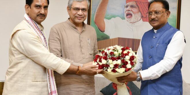 छत्तीसगढ़ में बस्तर से सरगुजा तक रेल संपर्क मजबूत करने की दिशा में बड़ा कदम, मुख्यमंत्री विष्णुदेव साय ने छत्तीसगढ़ में प्रमुख रेल परियोजनाओं को गति देने रेल मंत्री अश्विनी वैष्णव से की विस्तृत चर्चा….