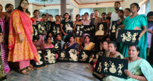 आत्मनिर्भरता की ओर बढ़ते कदम : बलौदाबाजार में समूह की 40 महिलाओं को मिला धान और पैरा आर्ट का प्रशिक्षण….