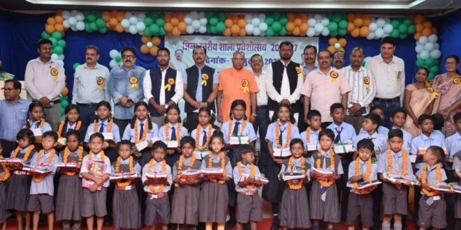 ’जशपुर में धूमधाम से मनाया गया जिला स्तरीय शाला प्रवेश उत्सव’, ’नवप्रवेशी विद्यार्थियों का आत्मीय स्वागत, शिक्षा के महत्व का दिया गया संदेश’…..