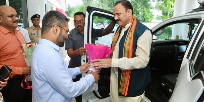 स्वास्थ्य मंत्री जायसवाल के कांकेर आगमन पर जनप्रतिनिधियों एवं कलेक्टर ने किया आत्मीय स्वागत….