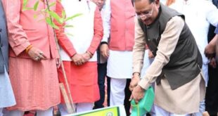 विधानसभा परिसर में ‘एक पेड़ मां के नाम 3.0‘ अभियान के तहत हुआ वृहद पौधरोपण : मुख्यमंत्री विष्णुदेव साय और विधानसभा अध्यक्ष डॉ. रमन सिंह ने लगाया रुद्राक्ष का पौधा….