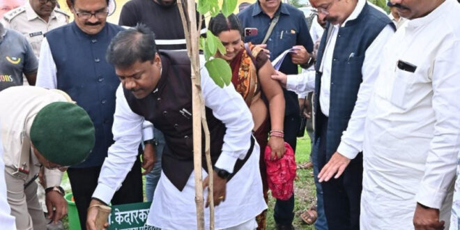 धमतरी बना प्रदेश का पहला जिला, जहाँ PACS  के जरिए किसानों को मिलेगी ड्रोन स्प्रेयर सेवा: सहकारिता मंत्री केदार कश्यप…