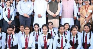लोकतंत्र की पाठशाला बना विधानसभा परिसर: शकुंतला विद्यालय के विद्यार्थियों ने सदन की कार्यवाही देखी, मुख्यमंत्री विष्णुदेव साय और डॉ. रमन सिंह से की मुलाकात….