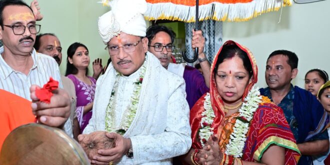 मुख्यमंत्री विष्णुदेव साय ने दोकड़ा की ऐतिहासिक रथयात्रा में निभाई गजपति महाराजा की परंपरा : भगवान श्री जगन्नाथ का रथ खींचकर प्रदेशवासियों के सुख, समृद्धि और खुशहाली की कामना की…..