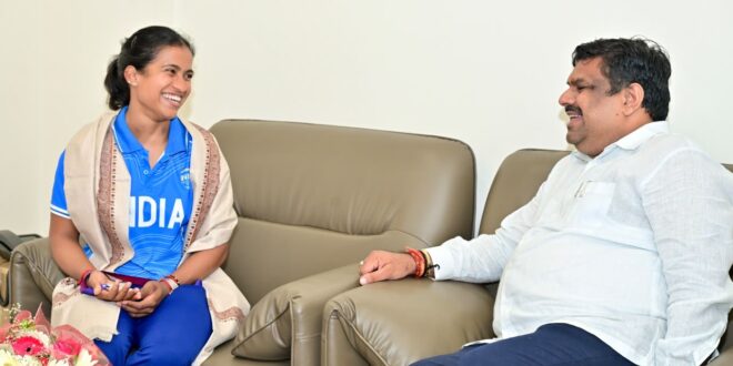 रजत पदक विजेता ज्ञानेश्वरी यादव से शिक्षा मंत्री गजेंद्र यादव ने की आत्मीय मुलाकात,मंत्री यादव ने कहा समाज के लिए गर्व की बात…