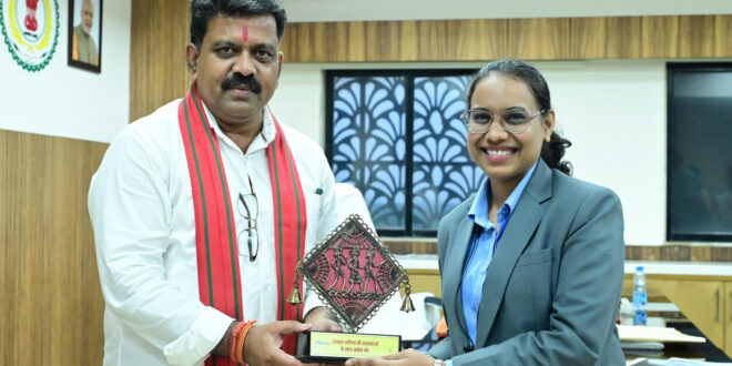 उप मुख्यमंत्री विजय शर्मा ने राष्ट्रपति भवन से आमंत्रण मिलने पर रेणुका गोस्वामी को दी बधाई…..