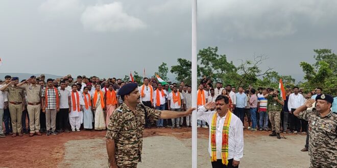 कर्रेगुट्टा पर पहुंची बस्तर तिरंगा यात्रा, उप मुख्यमंत्री विजय शर्मा ने फहराया तिरंगा….