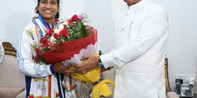 राष्ट्रमंडल खेलों की रजत पदक विजेता ज्ञानेश्वरी यादव का मुख्यमंत्री निवास में भव्य स्वागत, मुख्यमंत्री विष्णु देव साय ने की 30 लाख रुपये प्रोत्साहन राशि और आउट ऑफ टर्न डीएसपी पद पर पदोन्नति की घोषणा….