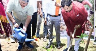 प्रभारी मंत्री राजेश अग्रवाल ने किया पौधरोपण, हरेली पर हरित जीपीएम का संकल्प…..