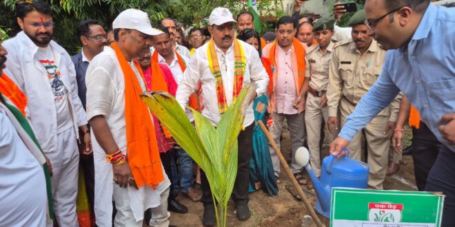 उप मुख्यमंत्री विजय शर्मा और वन मंत्री केदार कश्यप के नेतृत्व में बारसूर पहुंची बाइक तिरंगा यात्रा…..