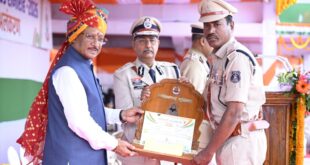 मुख्यमंत्री विष्णु देव साय के करकमलों से उत्कृष्ट सेवा के लिए सम्मानित हुए पुलिस एवं नगर सेना के अधिकारी-कर्मचारी…..