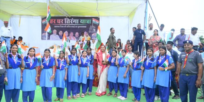 मंत्री लक्ष्मी राजवाड़े के नेतृत्व में सूरजपुर जिले में निकलीं भव्य तिरंगा यात्राएं….