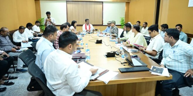 उप मुख्यमंत्री विजय शर्मा ने पुनर्वास एवं नक्सल प्रभावित परिवारों के लिए संचालित योजनाओं की समीक्षा की…..
