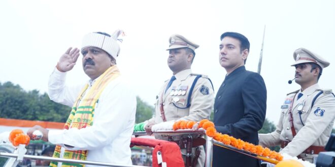 बस्तर में गरिमामय और हर्षाेल्लास के साथ मनाया गया 80वां स्वतंत्रता दिवस, उप मुख्यमंत्री विजय शर्मा ने जगदलपुर के लालबाग मैदान में किया ध्वजारोहण, परेड की सलामी ली……