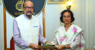 राज्यपाल रमेन डेका को लोक सेवा आयोग की अध्यक्ष सुश्री शांडिल्य ने वार्षिक प्रतिवेदन सौंपा…..