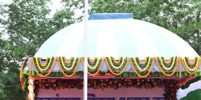 स्वतंत्रता दिवस समारोह: मुख्यमंत्री साय ने पुलिस परेड ग्राउंड पर किया ध्वजारोहण, परेड की ली सलामी…..