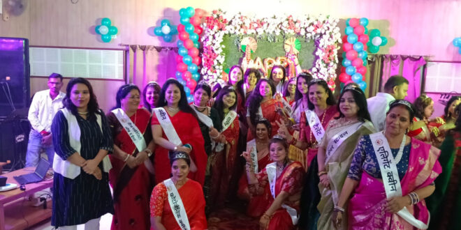 तीज के रंग में रंगा रायपुर प्रेस क्लब, मंत्री लक्ष्मी राजवाड़े ने रैंप वॉक कर बढ़ाया महिला पत्रकारों का उत्साह……