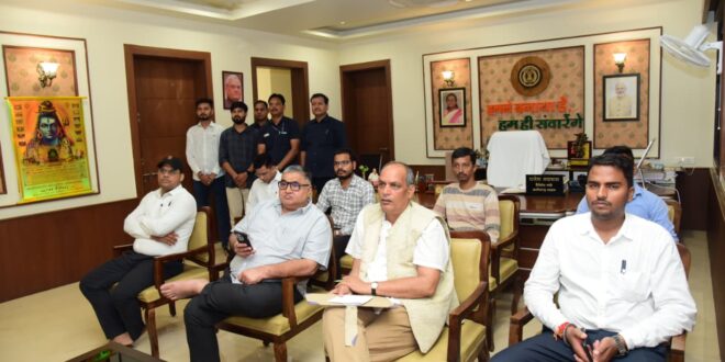 ‘मन की बात’ में गूंजा छत्तीसगढ़ का ‘हर घर मुनगा-घर-घर मुनगा’ अभियान, मंत्री राजेश अग्रवाल ने सुनी प्रधानमंत्री नरेंद्र मोदी की ‘मन की बात’….