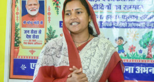 मंत्री लक्ष्मी राजवाड़े ने आंगनबाड़ी केंद्रों में बच्चों को कराया न्योता भोज, माताओं को भेंट किए मुनगा के पौधे….