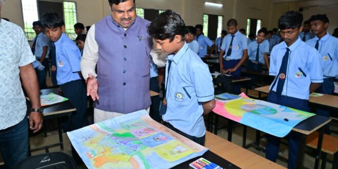 बच्चों ने रंगों में उकेरी विकसित भारत की तस्वीर, शिक्षा मंत्री गजेन्द्र यादव ने बढ़ाया उत्साह….