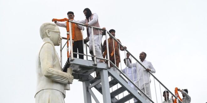 पंडित दीनदयाल उपाध्याय की जयंती पर वित्त मंत्री ओ.पी. चौधरी ने किया श्रद्धापूर्वक नमन, नवा रायपुर में पंडित दीनदयाल उपाध्याय की प्रतिमा पर किया माल्यार्पण….