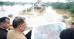 बस्तर के बाढ़ प्रभावित क्षेत्रों में पहुंचे मुख्यमंत्री विष्णु देव साय, प्रभावित परिवारों से मिलकर जाना हाल…